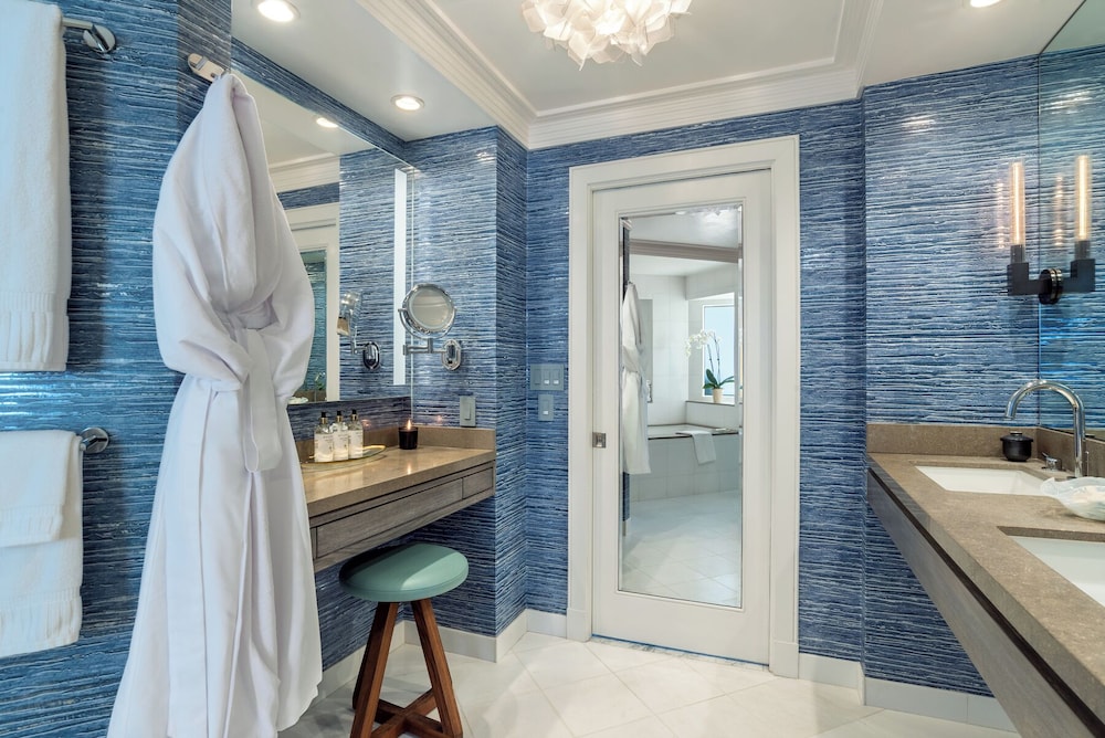 Spa, Suite, King Bed, with View