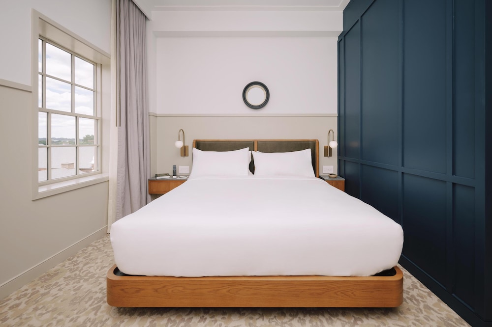 Heritage, King Bed