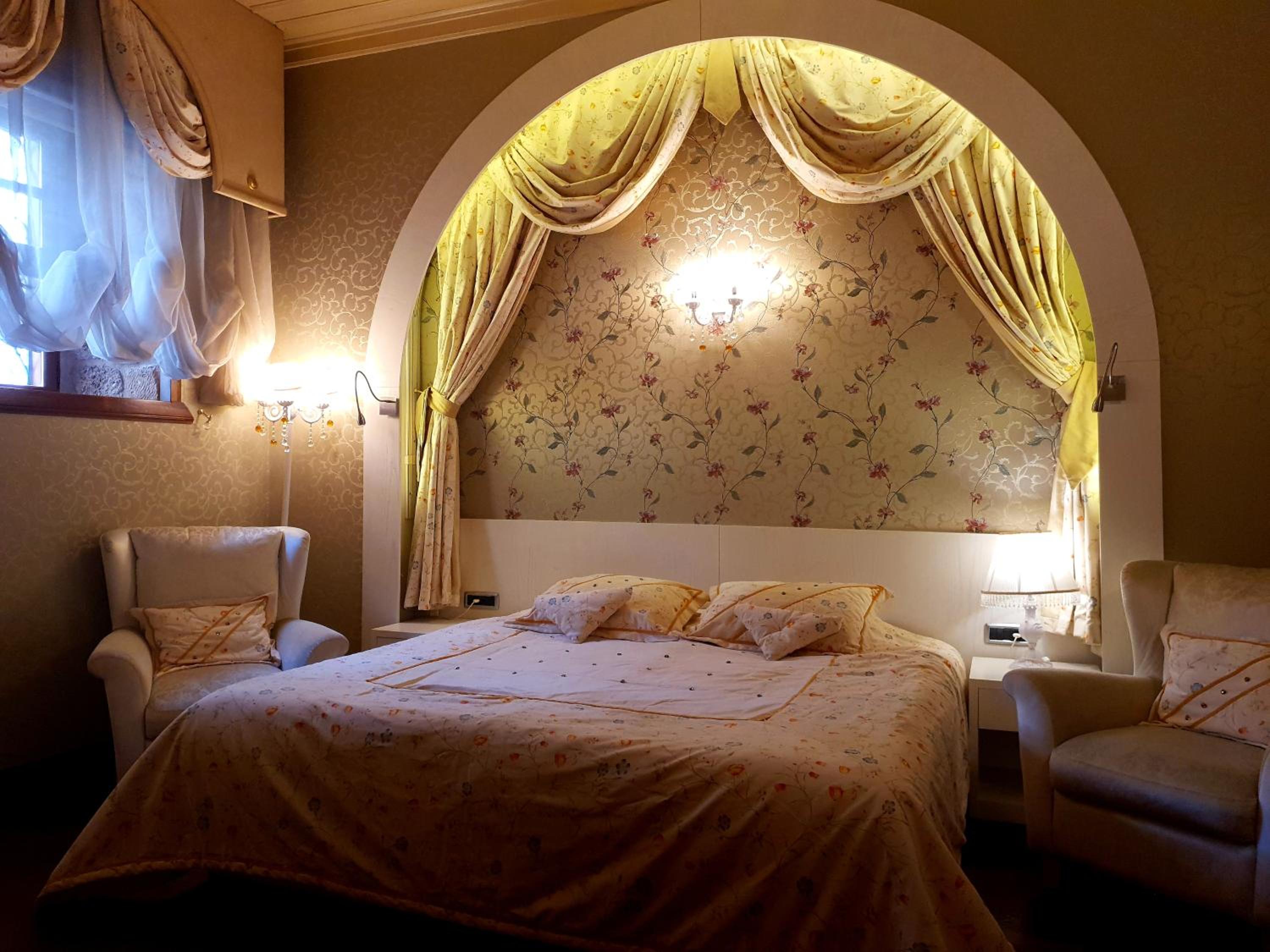 Sultan, Suite