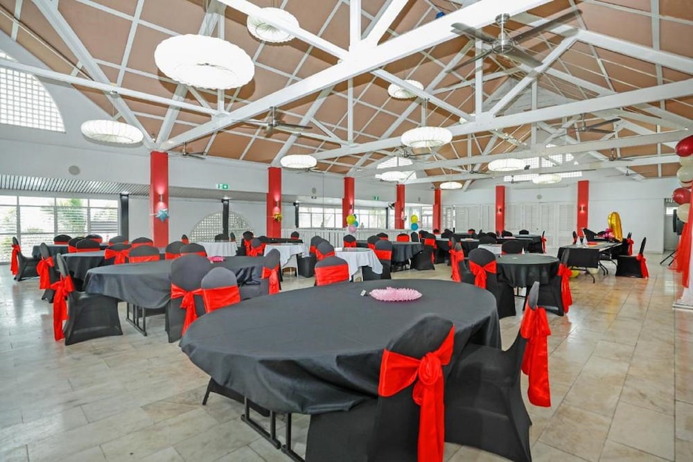 Ramada By Wyndham Cairns City Centre 27/50