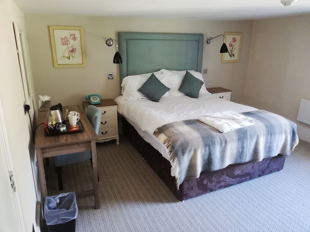 Norfolk Arms Hotel 13/55