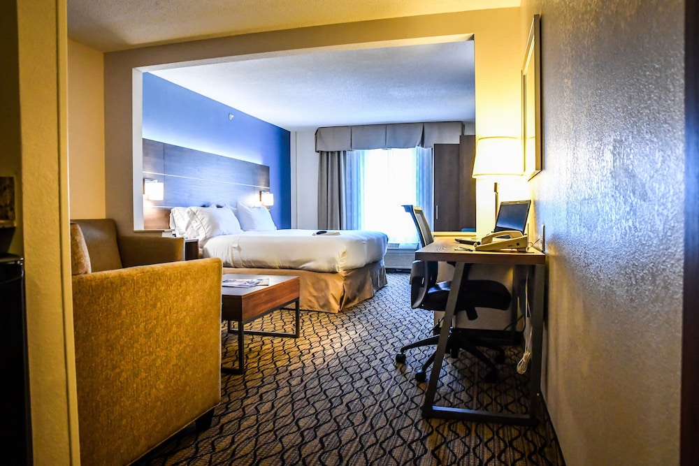 Holiday Inn Express Hotel Suites Concord 54/57