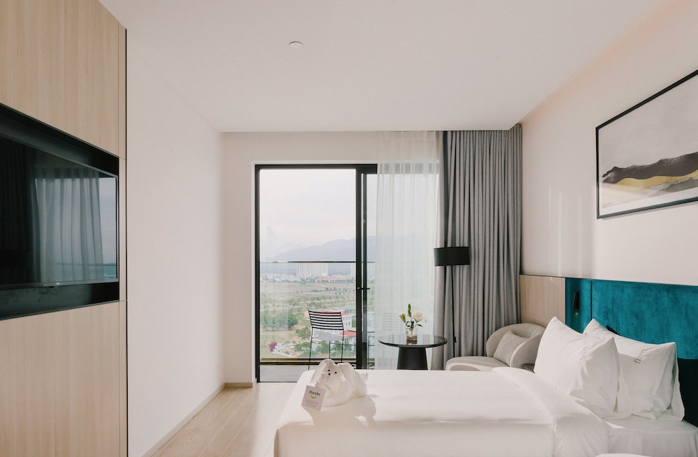 December Hotel 12/50