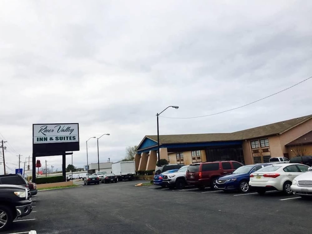 River Valley Inn and Suites 31/42