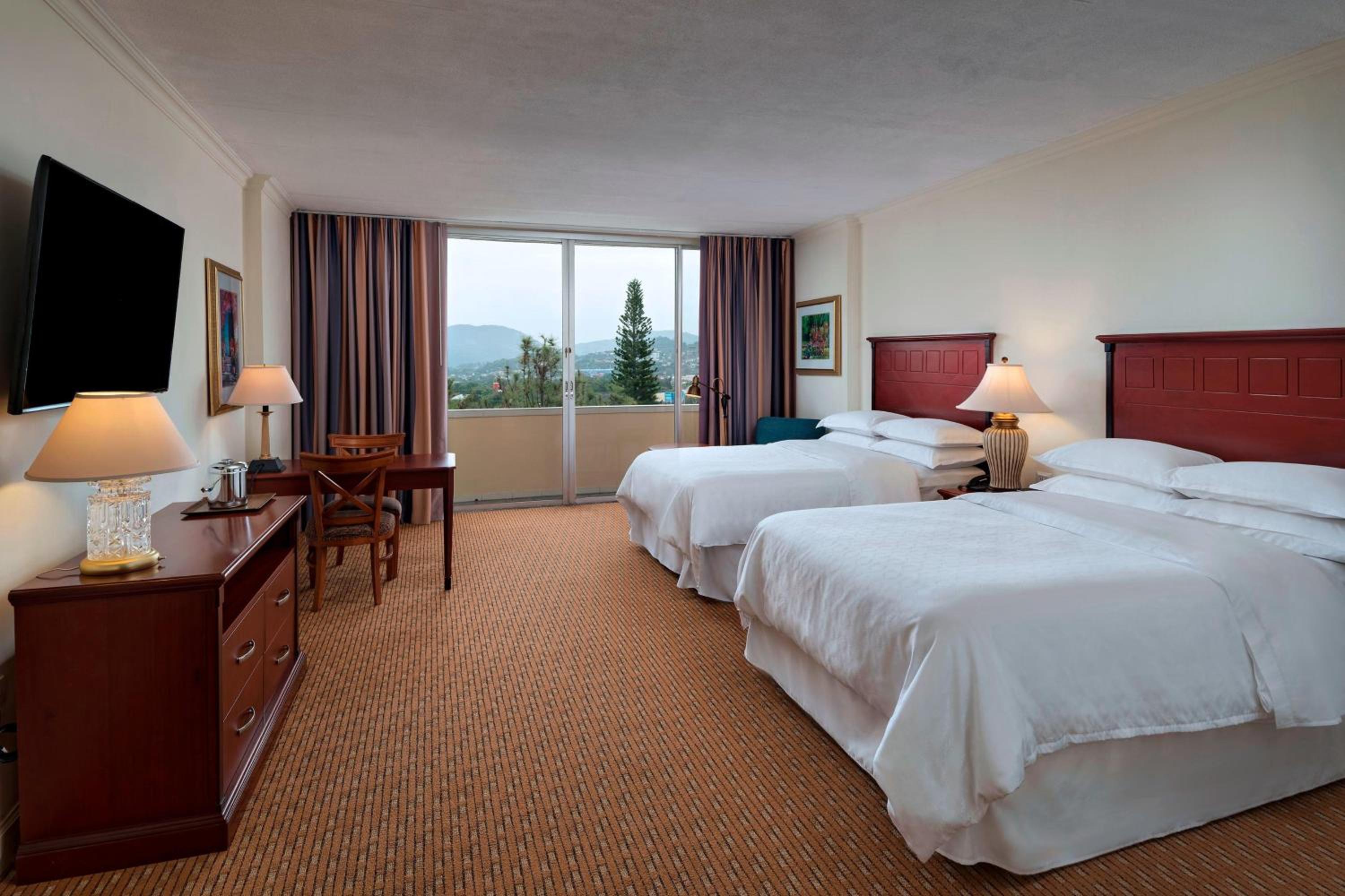 Guest Room, Deluxe, 2 Queen Beds, Balcony, Large