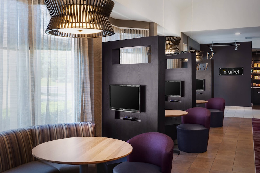 Courtyard Fishkill by Marriott 24/34