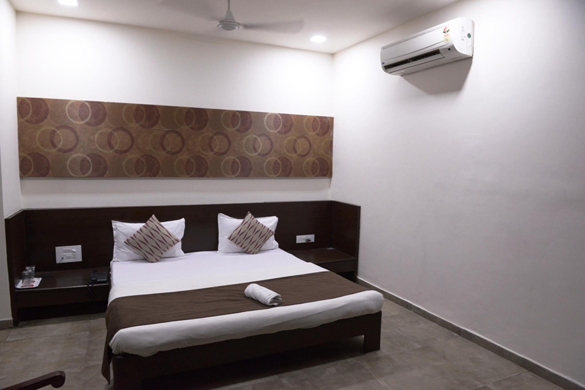 Oyo Rooms Sampatrao Colony Alkapuri 9/48