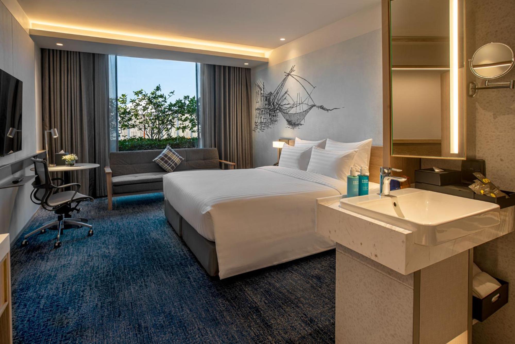 غرفة تنفيذية بسرير كينج مع أريكة، Novotel Future Park Rangsit 6/10