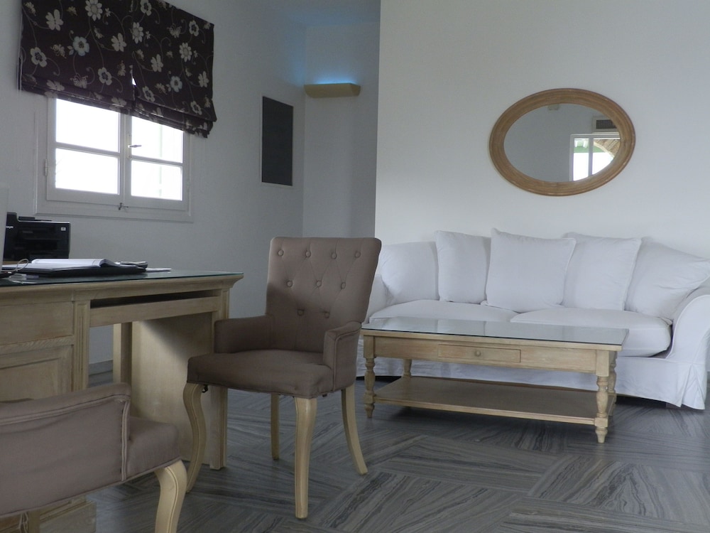 Adonis Hotel Studios & Apartments 48/67