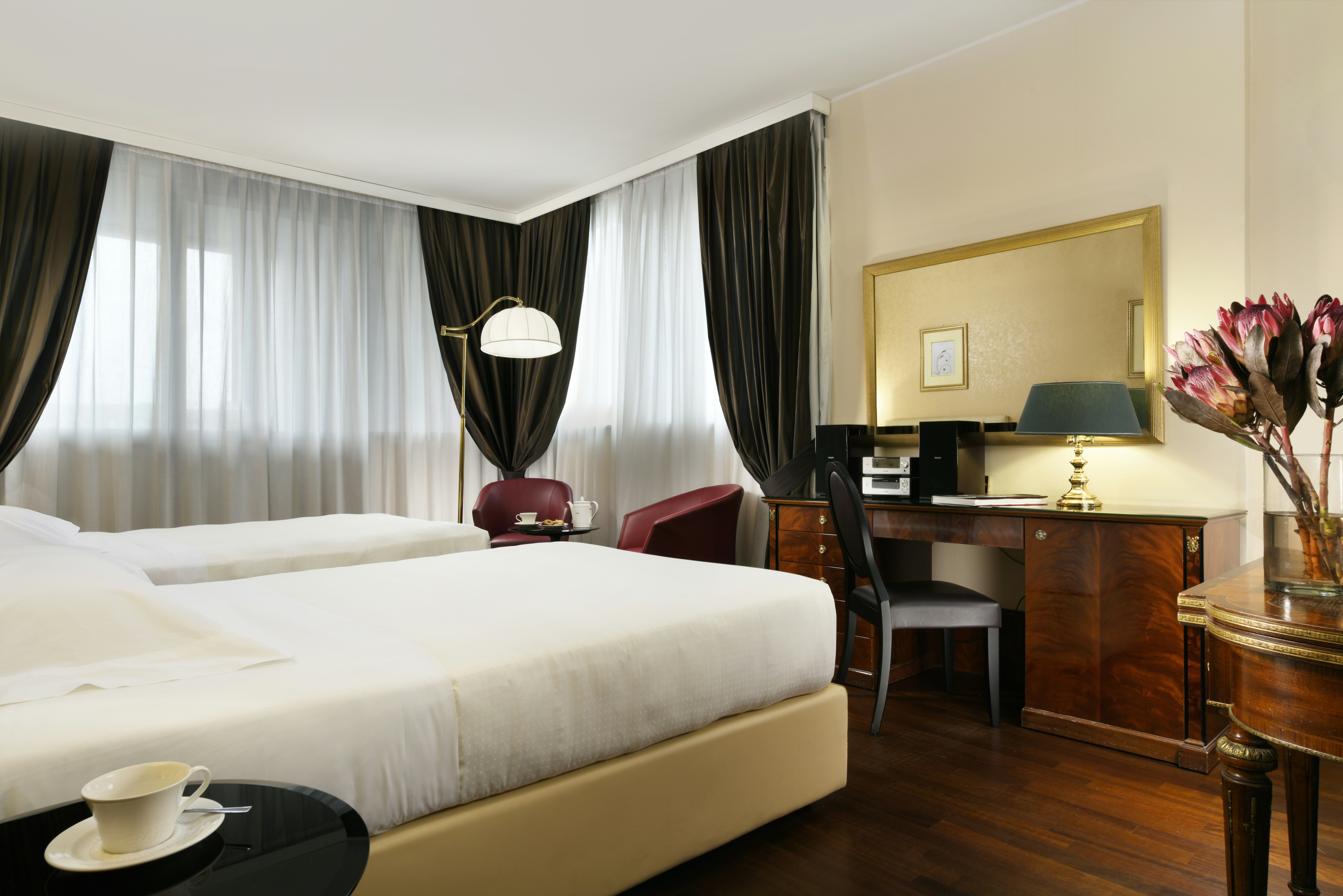 EXECUTIVE, TWIN BEDS