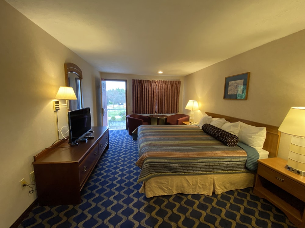Economy Lodge 682 Main St Sturbridge 11/39
