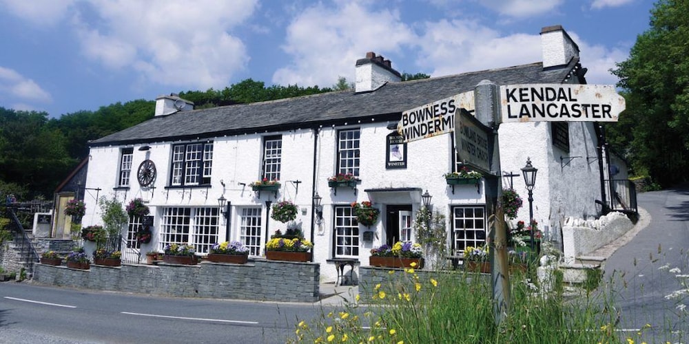 The Brown Horse Inn 1/50