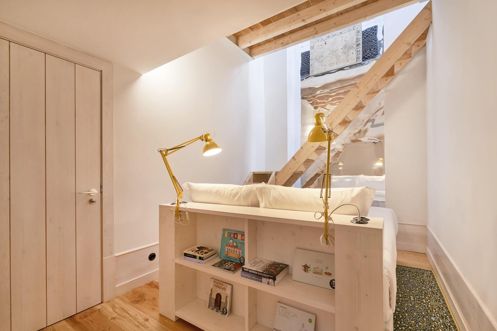 DUPLEX, SUITE, QUEEN BED