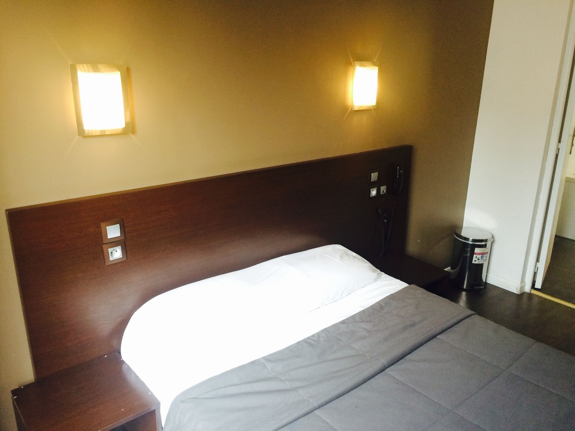 ROOM, DOUBLE BED