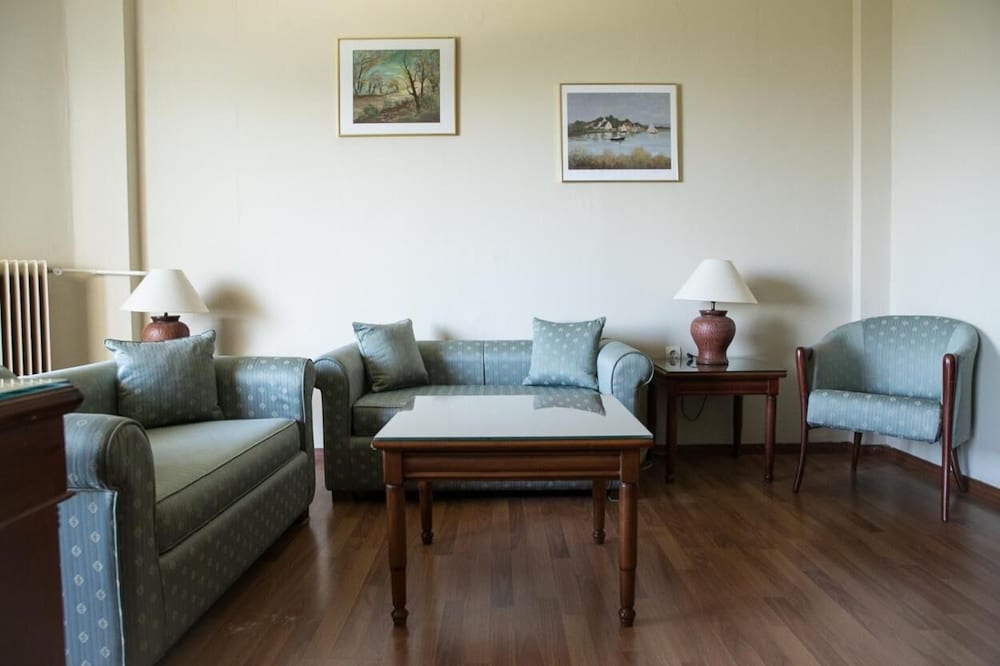 Tzaki Hotel 18/42