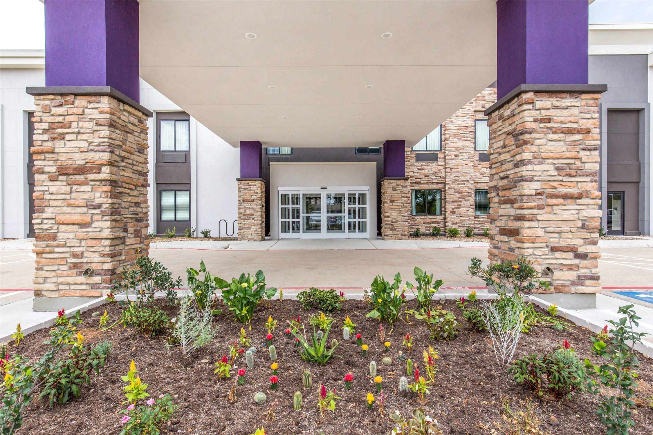 Sleep Inn Dallas Love Field-Medical District 40/41