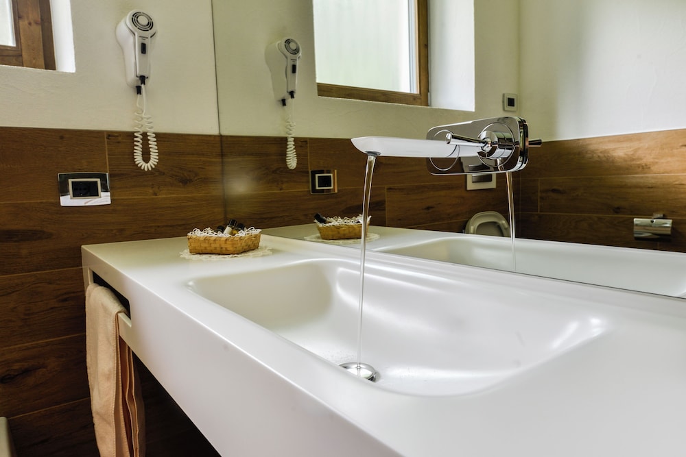 غرفة بسرير كوين، HOTEL CHALET PINETA 2/5