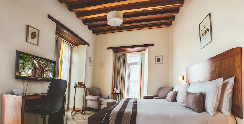 Hotel Parador de Alcalá 41/75