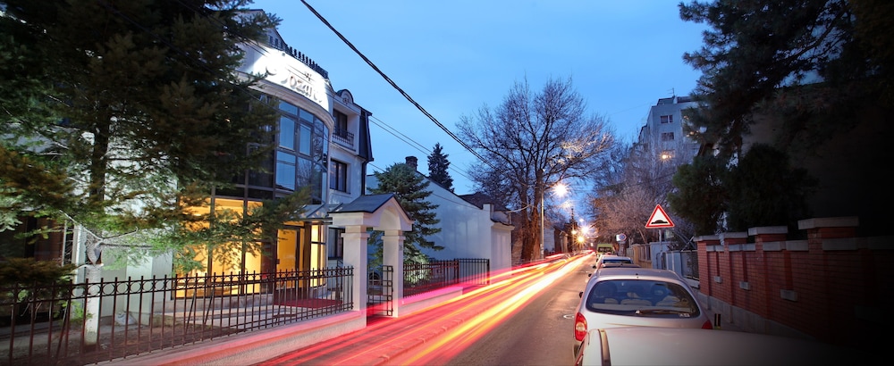 Garni Hotel Vozarev 59/67