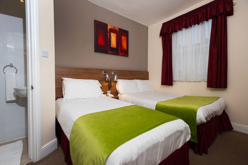 The Dover Hotel 27/43