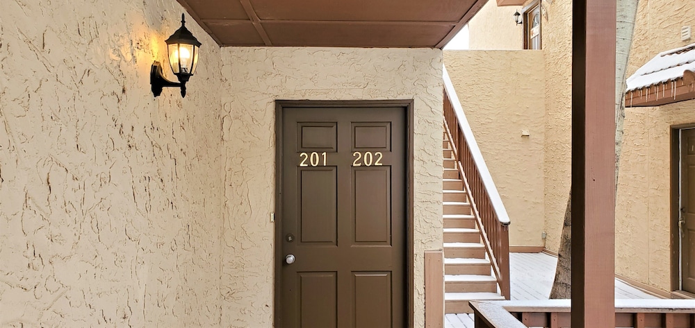High Sierra Condominiums 23/67