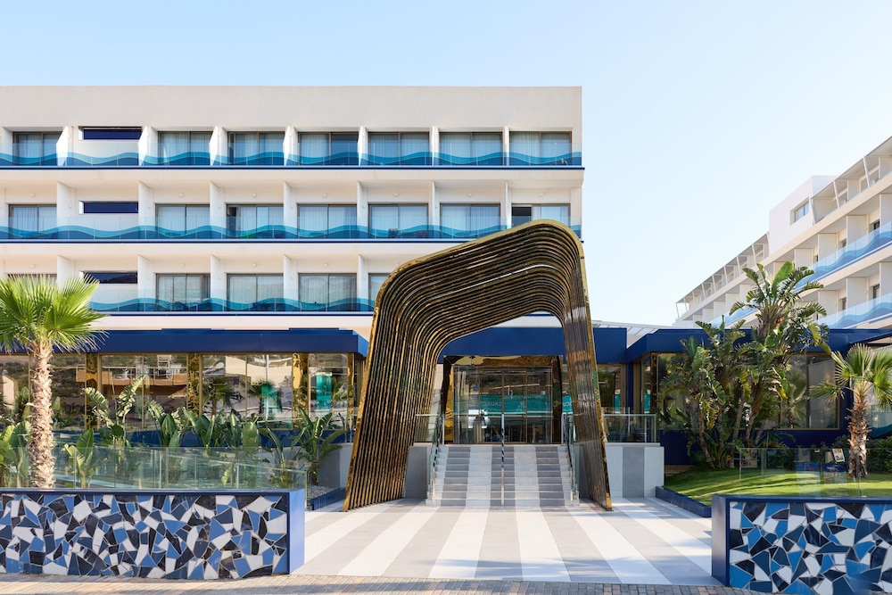 I Resort Beach Hotel & Spa
