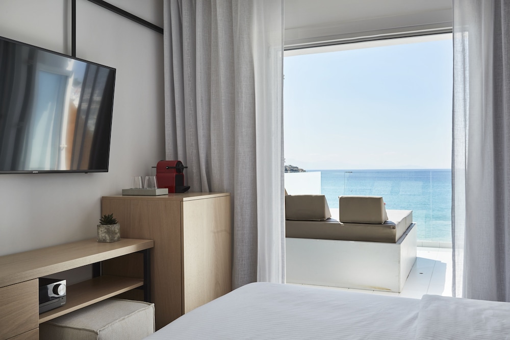 Kosmoplaz Beach Hotel 33/77