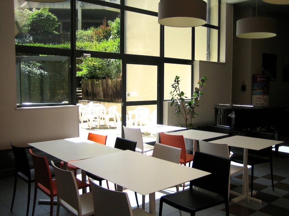 restaurant cafeteria