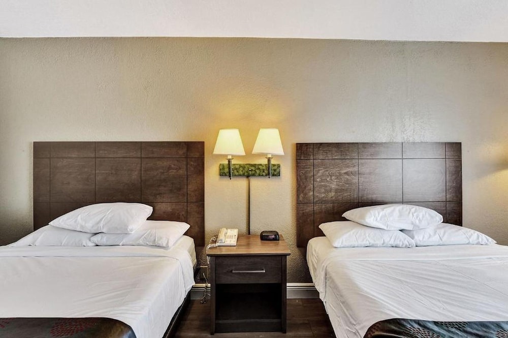 STANDARD, 2 DOUBLE BEDS