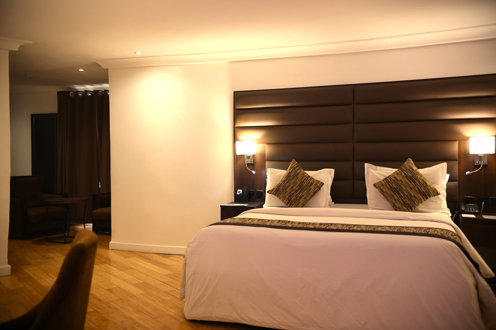 DELUXE, QUEEN BED