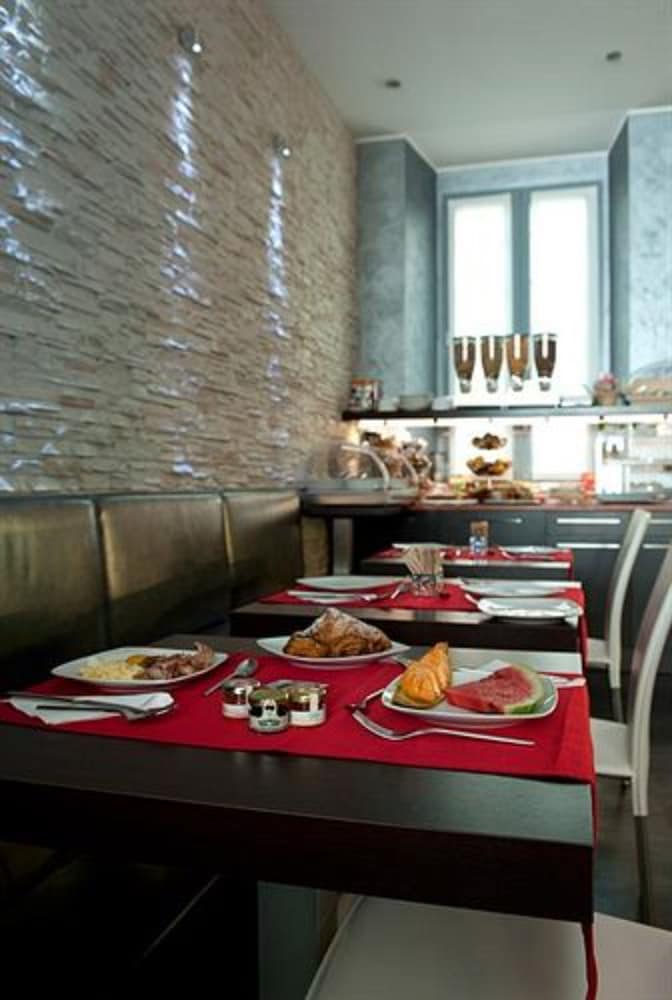 Hotel Five 43/51