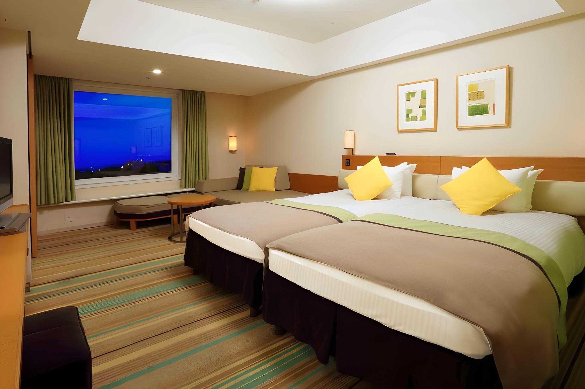 Hollywood, Symphony, Twin Beds
