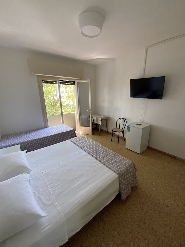 ROOM, TRIPLE