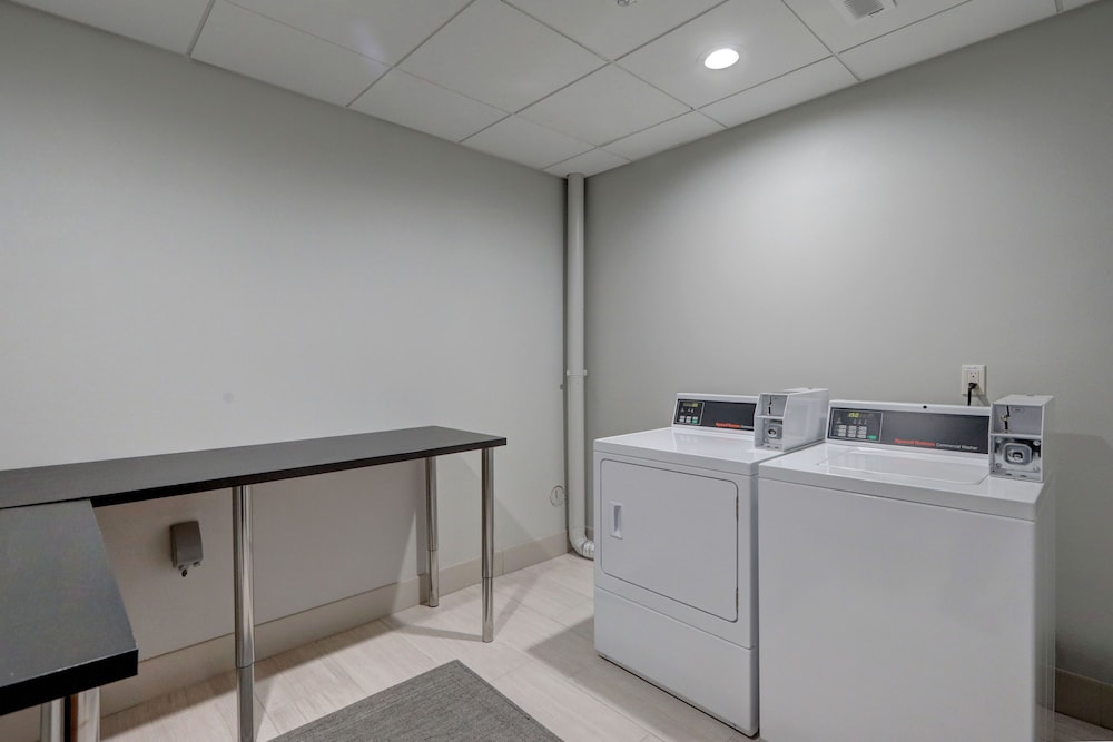 Holiday Inn Express & Suites Auburn Downtown 23/48