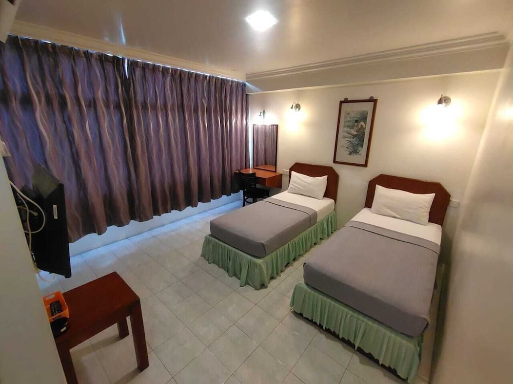 Johan Travellers Lodge 21/42