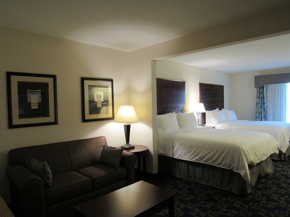 Holiday Inn Express & Suites Pembroke Pines-Sheridan St 16/54