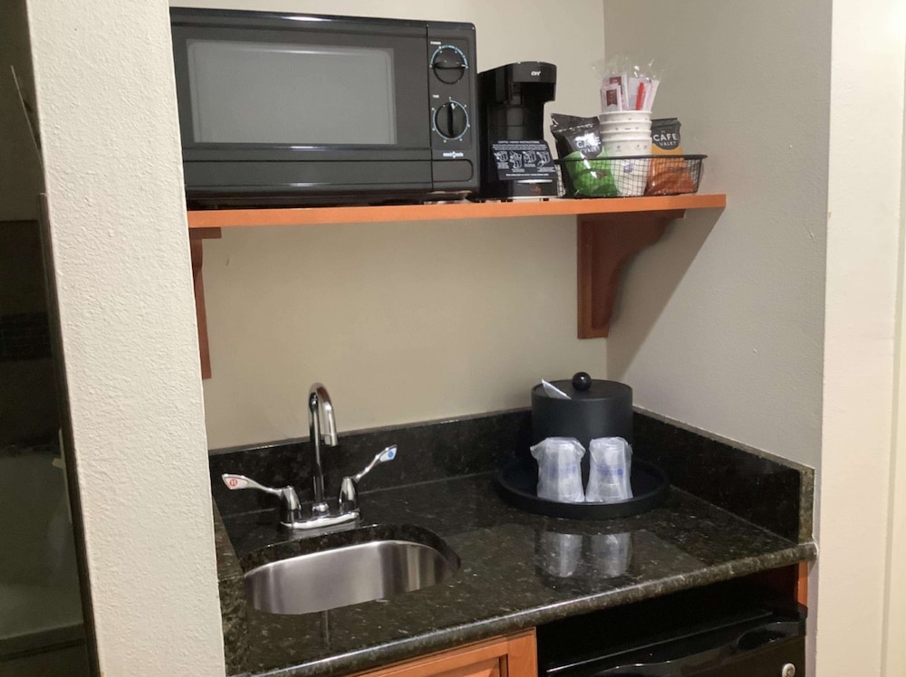 Best Western Plus Madison Inn 44/53