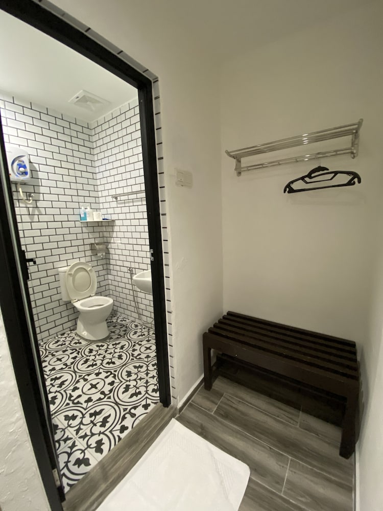 Georgetown Inn by Sky Hive 49/50