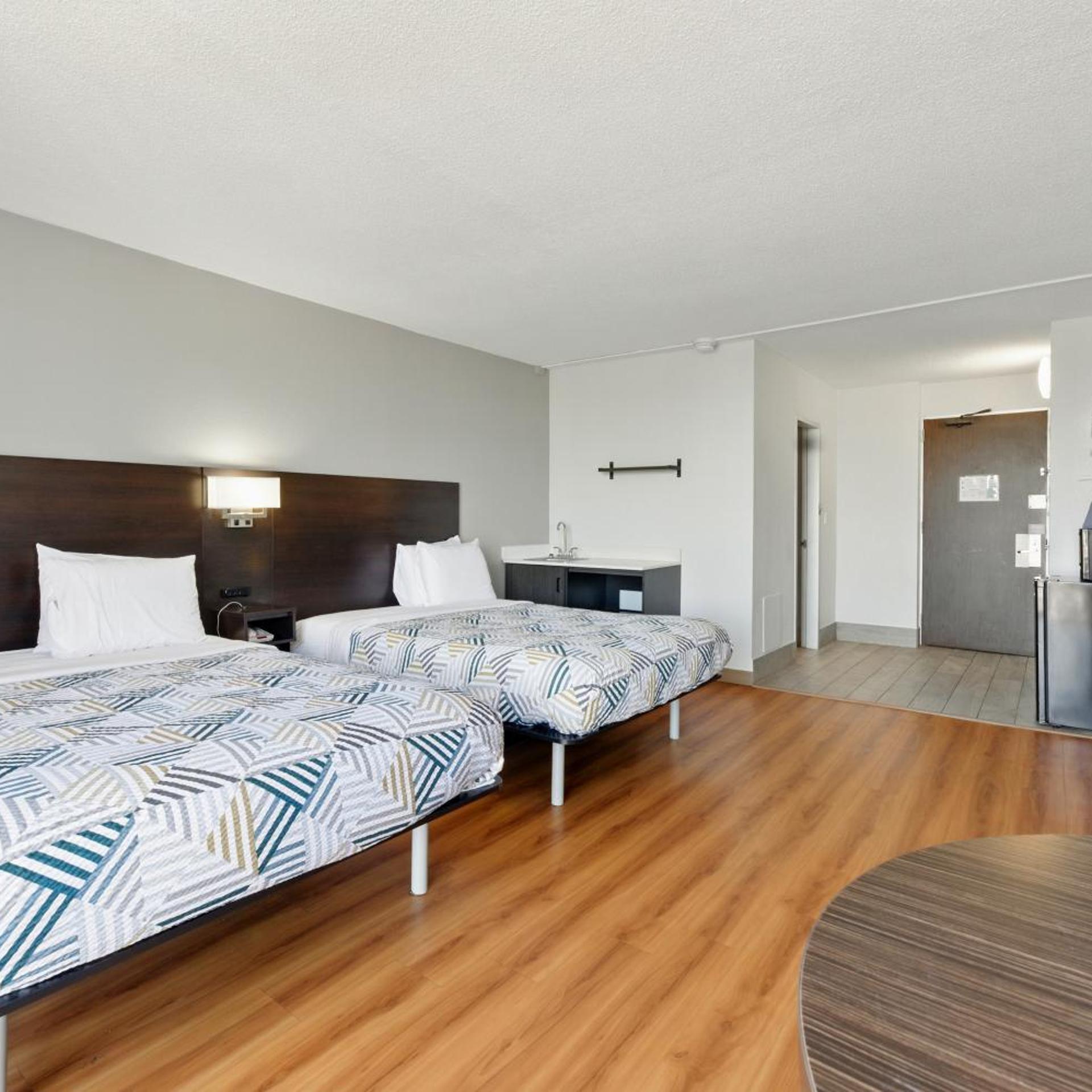 ROOM, QUADRUPLE
