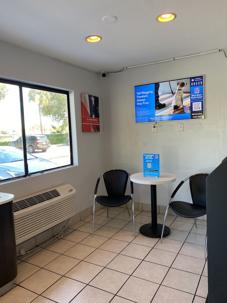 Motel6 Lantana/West Palm Beach, FL 40/60