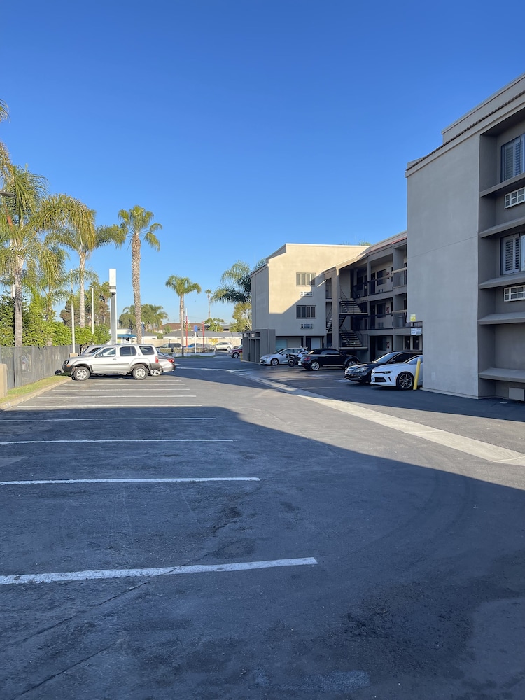 Hotel Milagro (ex Highway Inn Chula Vista) 4/25