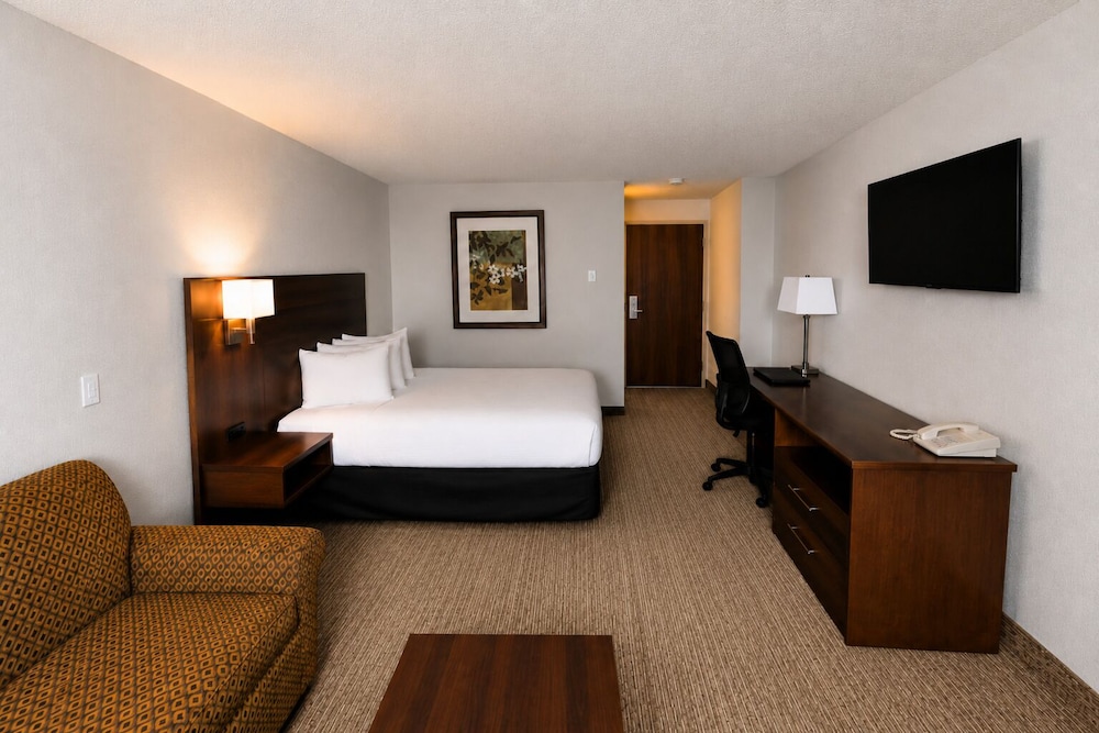 Service Plus Inn and Suites - Grande Prairie 19/62
