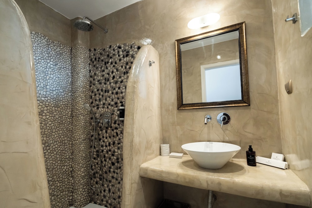 Black Diamond Suites Adults Only 49/50