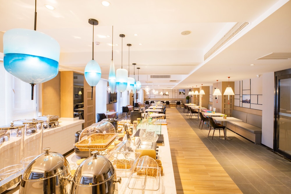 Atour Hotel Qingdao Airport Century Park 22/27