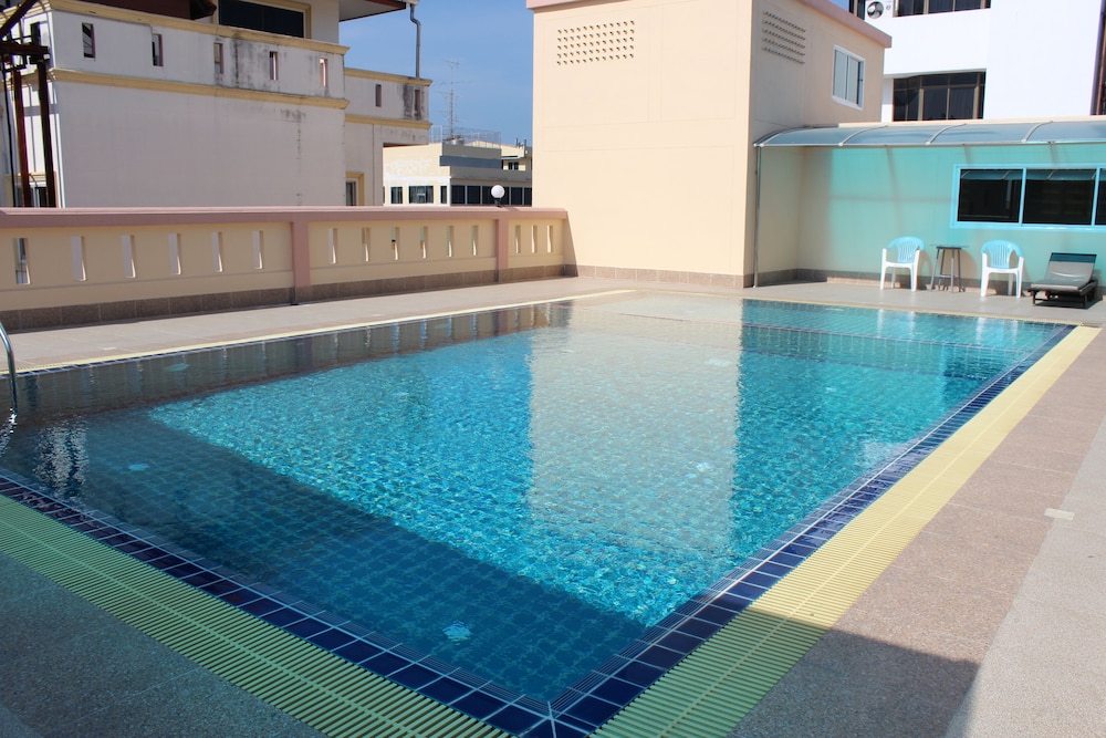 A.A. Pattaya Golden Beach Hotel 33/43