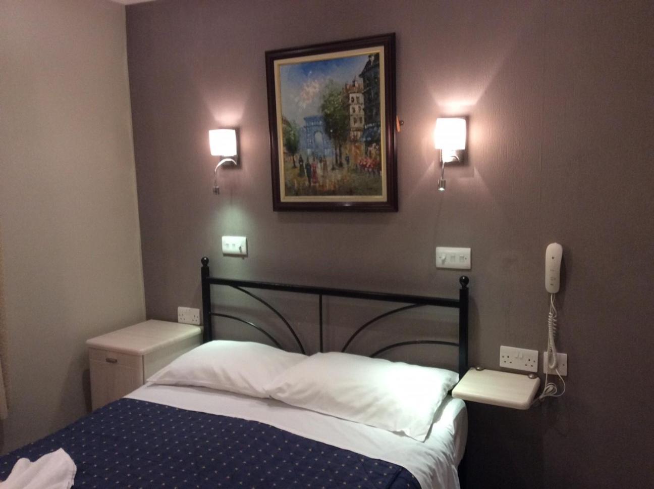 غرفة بسرير مزدوج بحمام خاص، Central Hotel 2/10