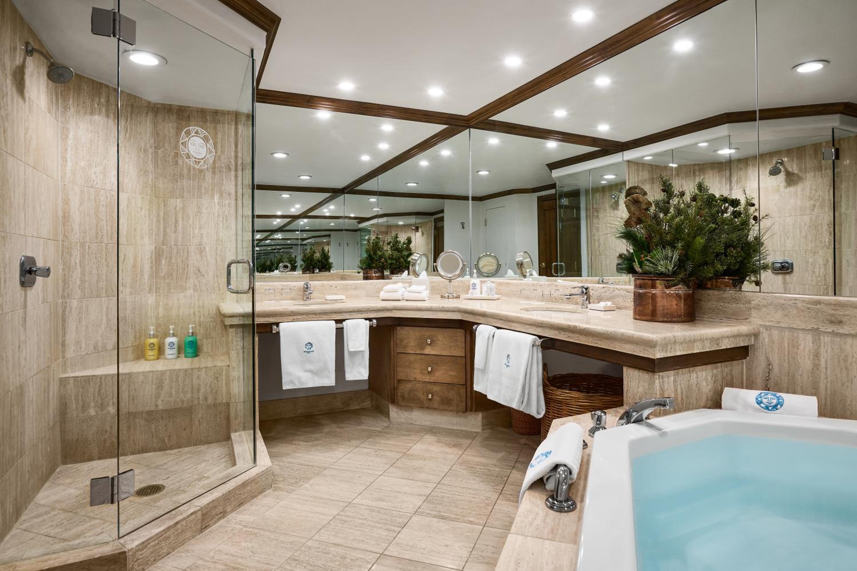 Junior Suite, Deluxe