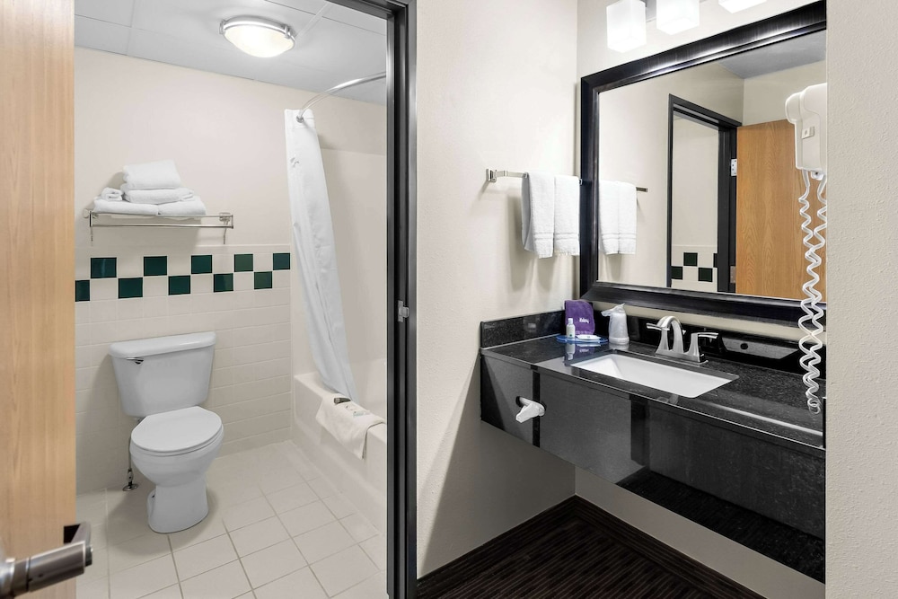 Quality Inn Ladysmith, WI 43/46