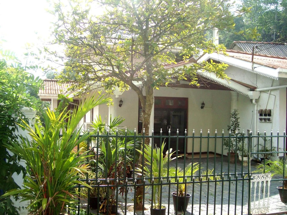 Layathraa Hotel And Restaurant 4/62