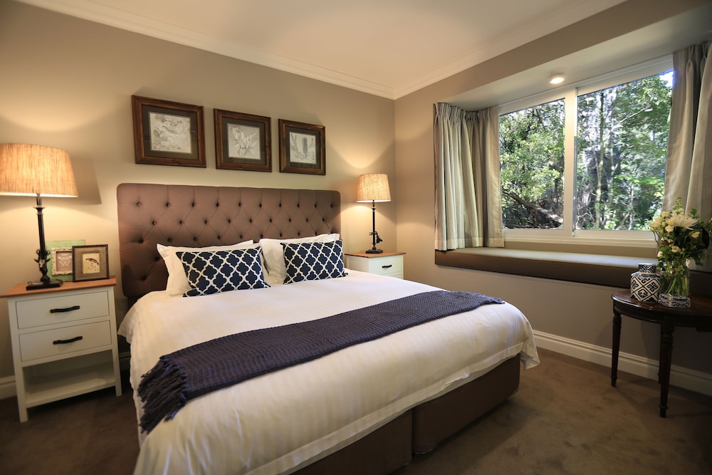Parklands Country Gardens and Lodges 18/66